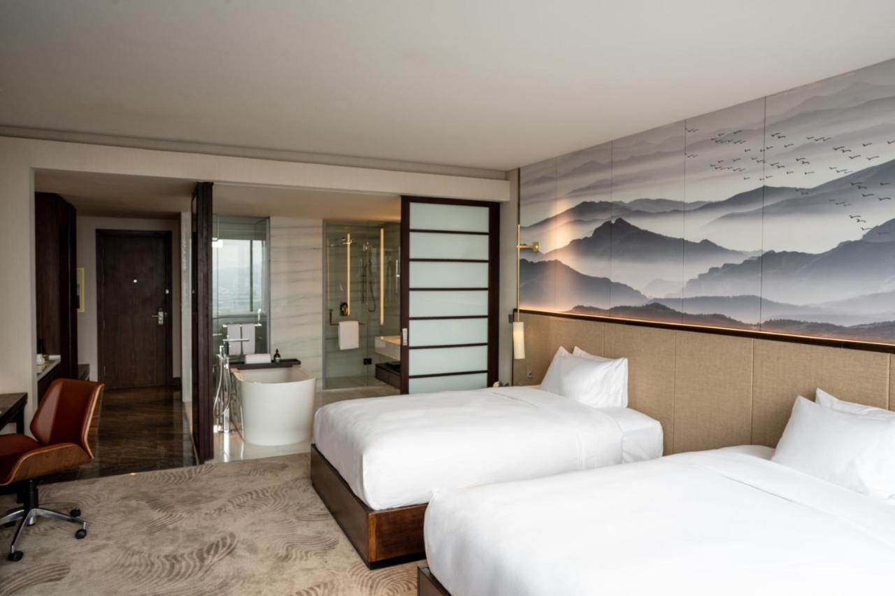 Crowne Plaza Vinh Yen City Centre By Ihg Exterior photo
