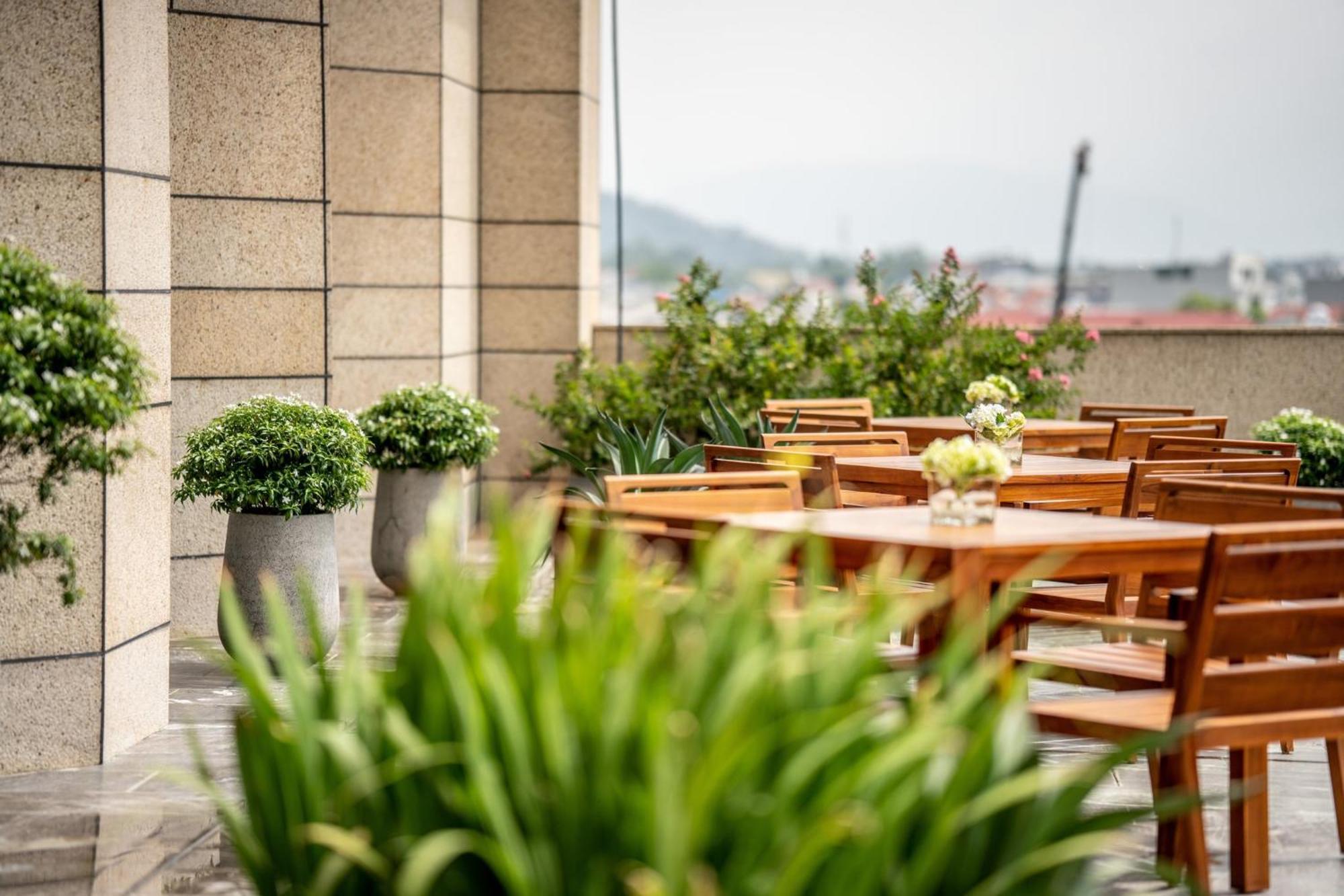 Crowne Plaza Vinh Yen City Centre By Ihg Exterior photo