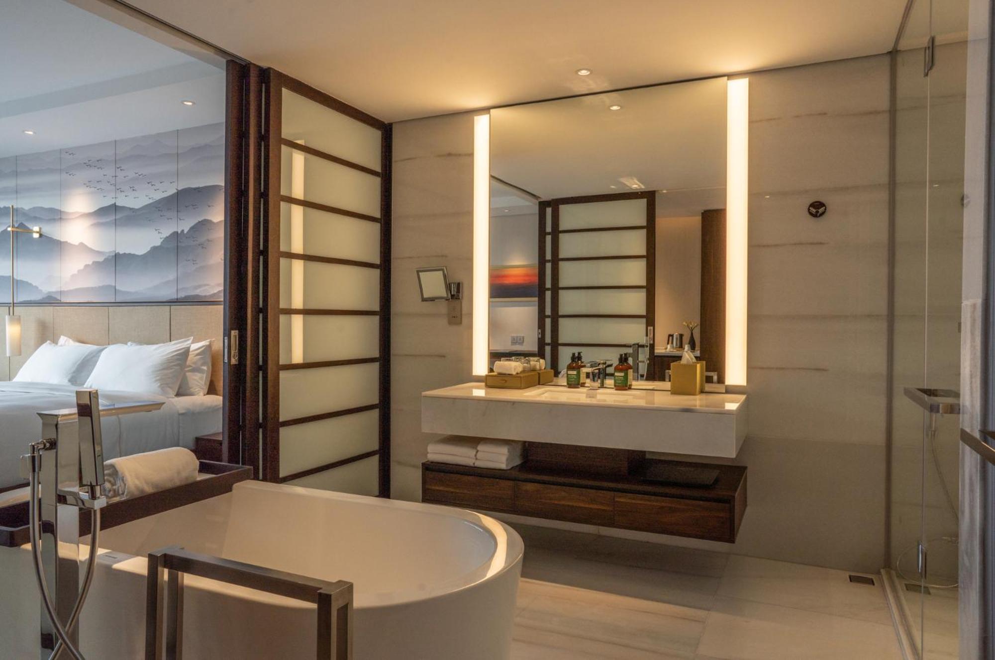 Crowne Plaza Vinh Yen City Centre By Ihg Exterior photo